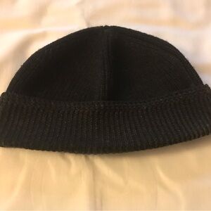 Classic Ribbed Knit Beanie - Black